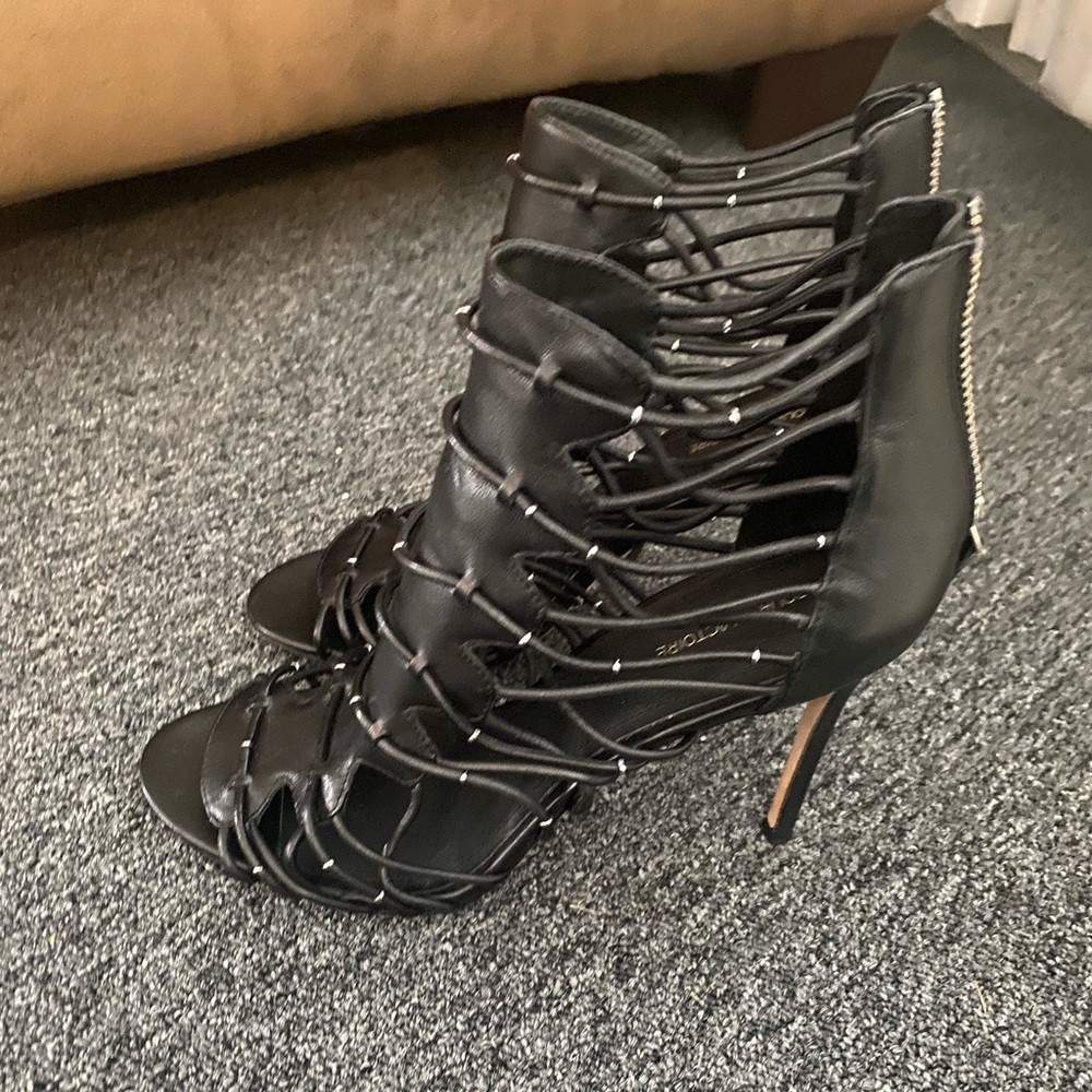 Pour la victoire shoes. Size 8.5